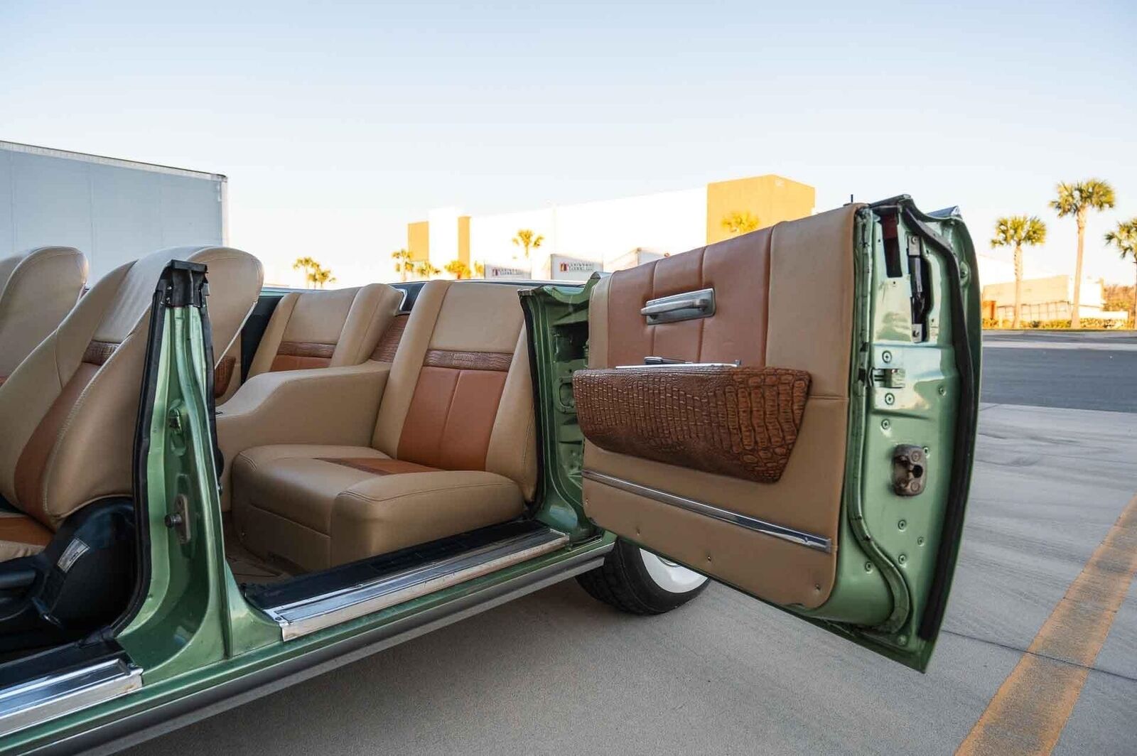 Lincoln-Continental-1965-4-Door-16