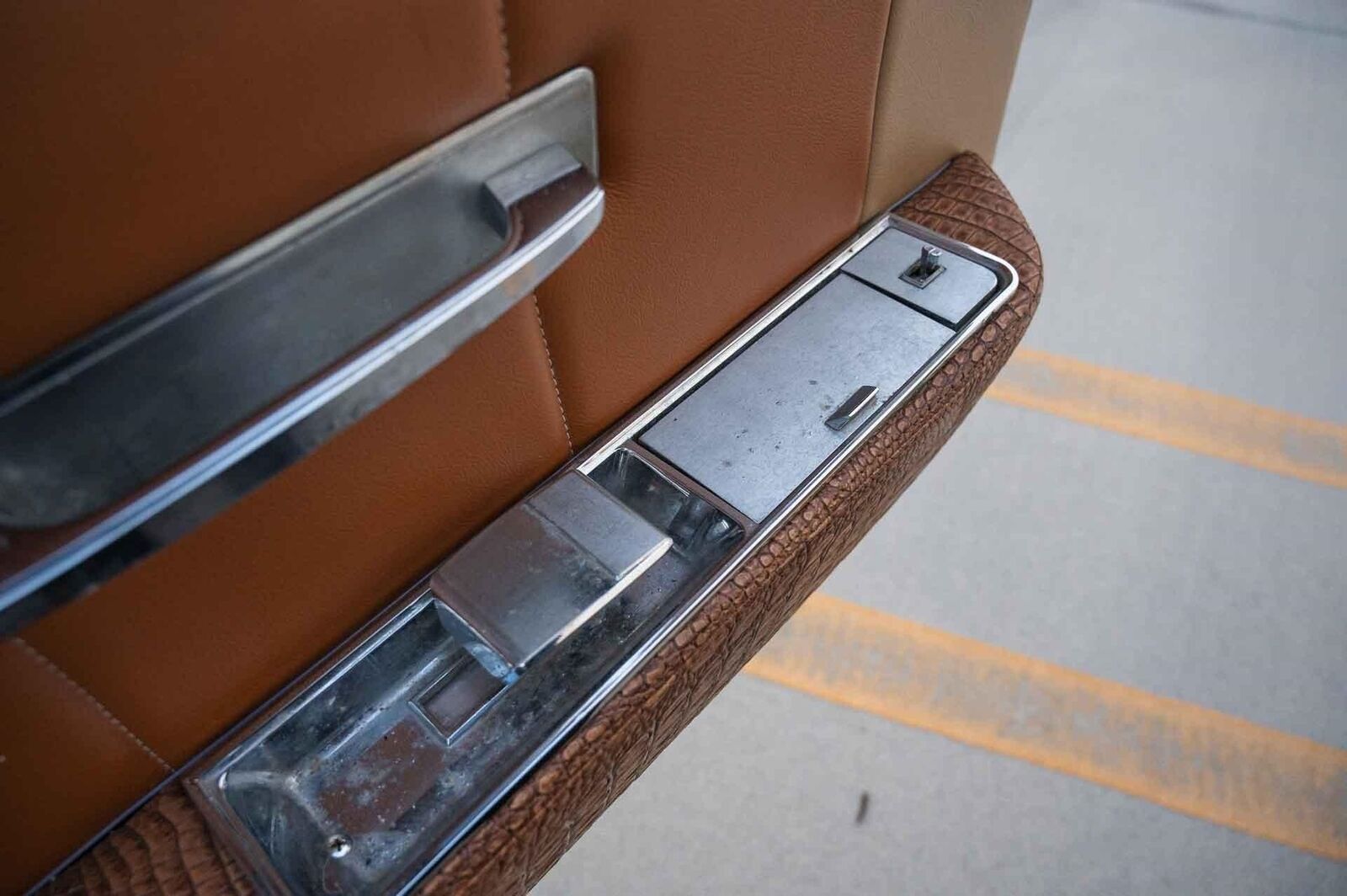 Lincoln-Continental-1965-4-Door-18