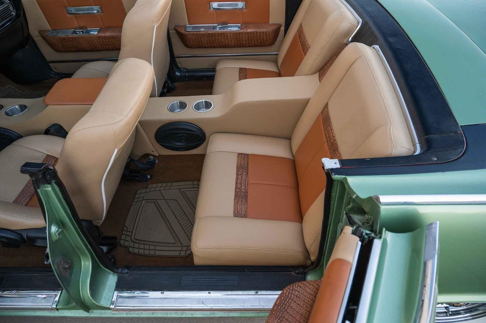 Lincoln-Continental-1965-4-Door-20