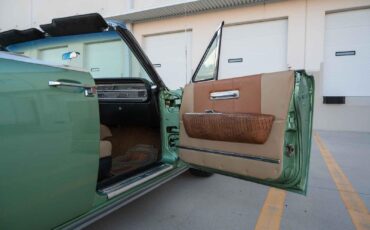 Lincoln-Continental-1965-4-Door-21