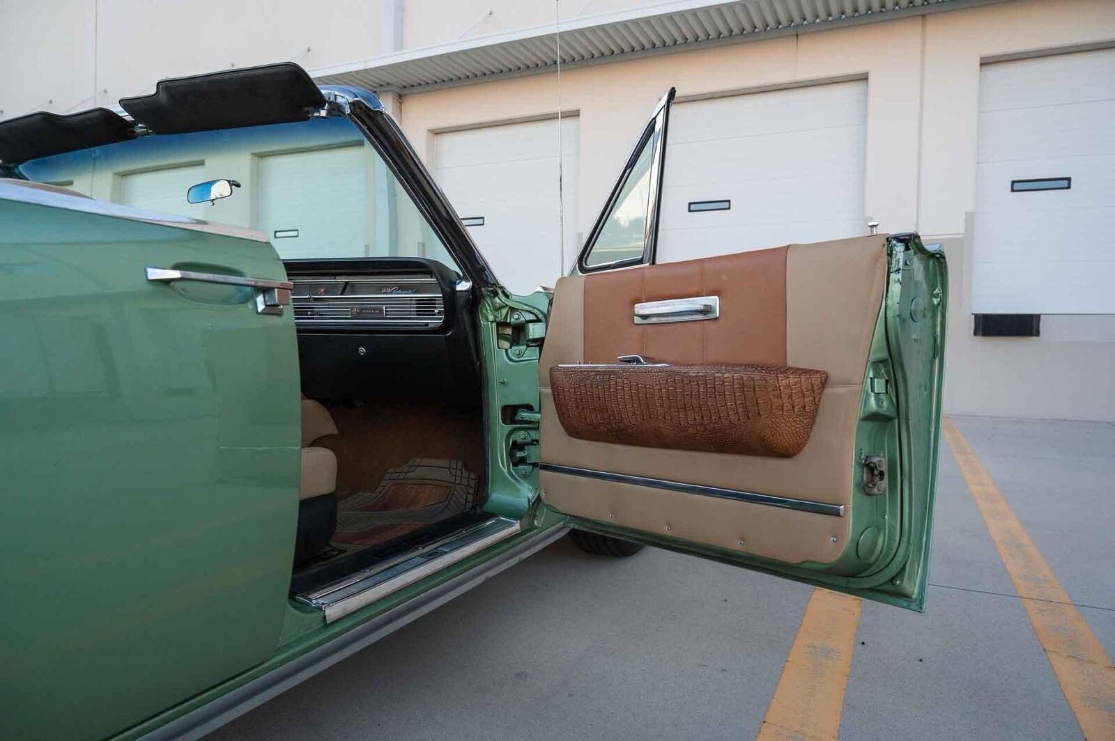 Lincoln-Continental-1965-4-Door-21