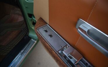 Lincoln-Continental-1965-4-Door-23