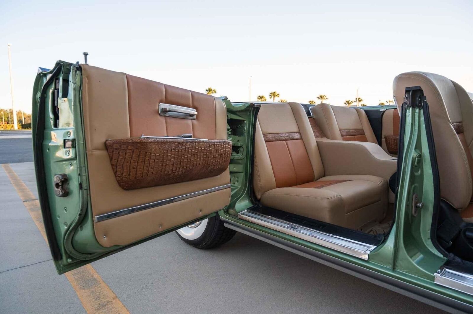Lincoln-Continental-1965-4-Door-27