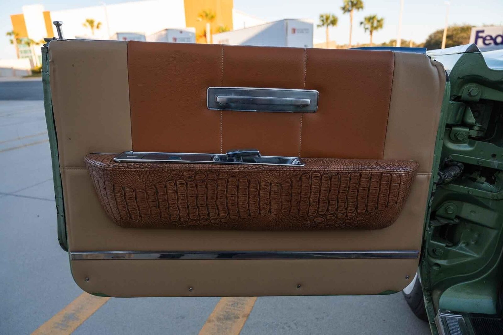 Lincoln-Continental-1965-4-Door-28