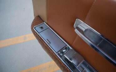 Lincoln-Continental-1965-4-Door-29