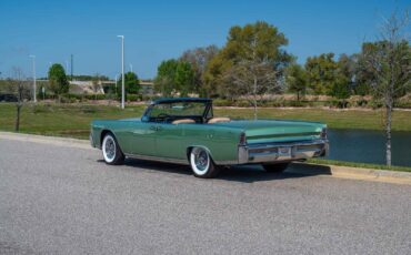 Lincoln-Continental-1965-4-Door-3
