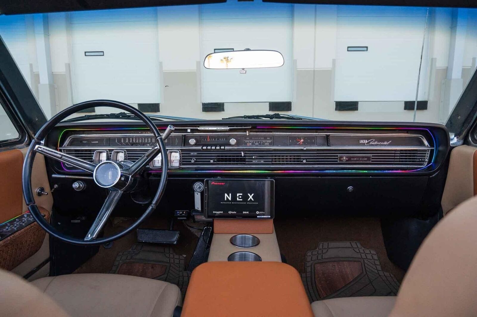 Lincoln-Continental-1965-4-Door-33