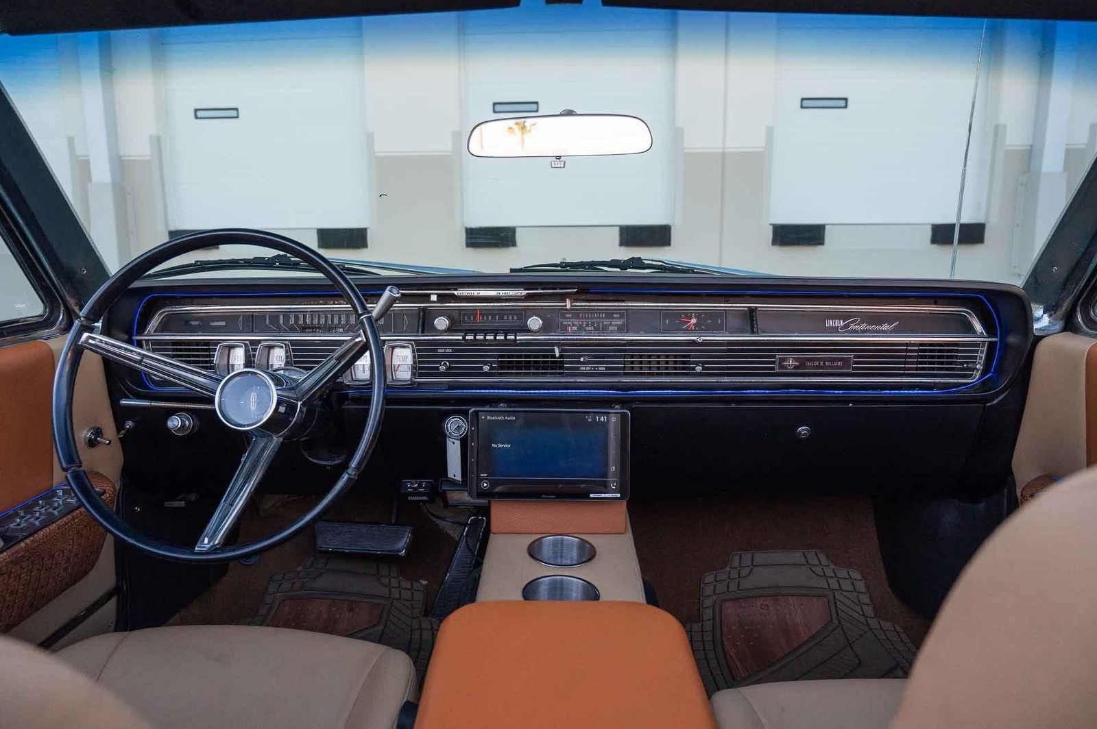 Lincoln-Continental-1965-4-Door-34