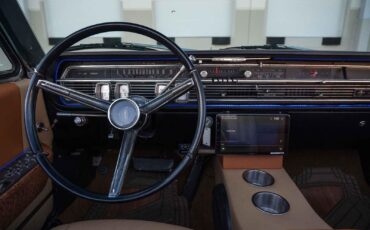 Lincoln-Continental-1965-4-Door-35