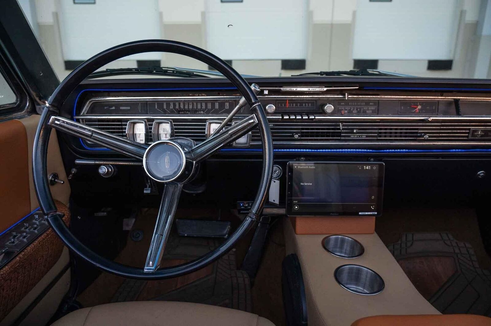 Lincoln-Continental-1965-4-Door-35