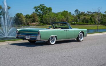 Lincoln-Continental-1965-4-Door-5