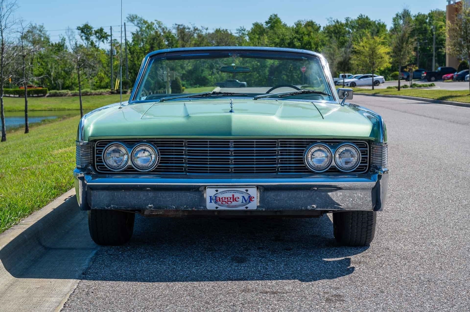 Lincoln-Continental-1965-4-Door-9