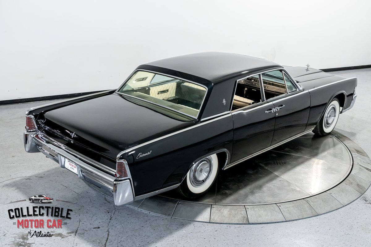 Lincoln-Continental-1965-Sedan-30