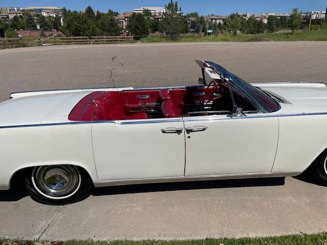 Lincoln-Continental-1965-white-4