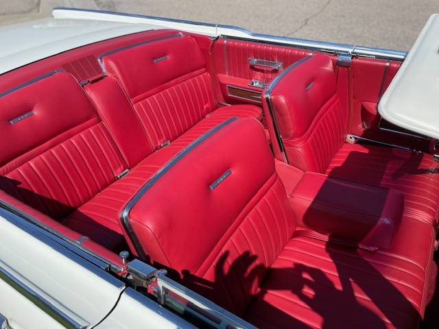 Lincoln-Continental-1965-white-8