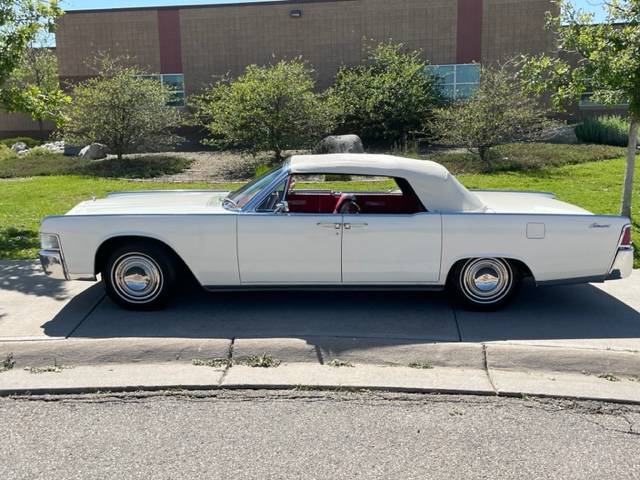 Lincoln Continental  1965 white