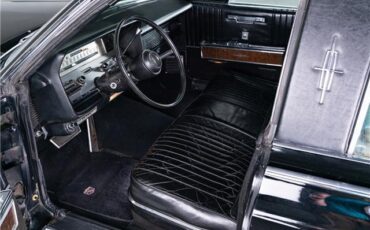 Lincoln-Continental-1967-Sedan-17