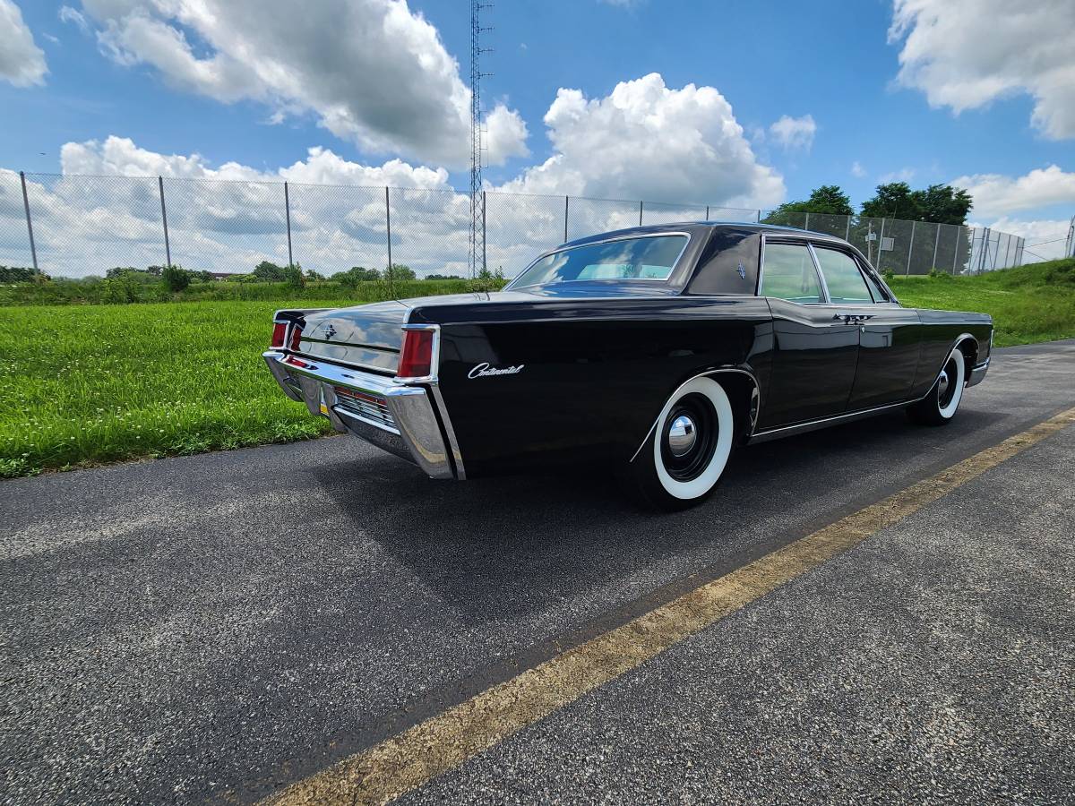 Lincoln Continental  1968 black