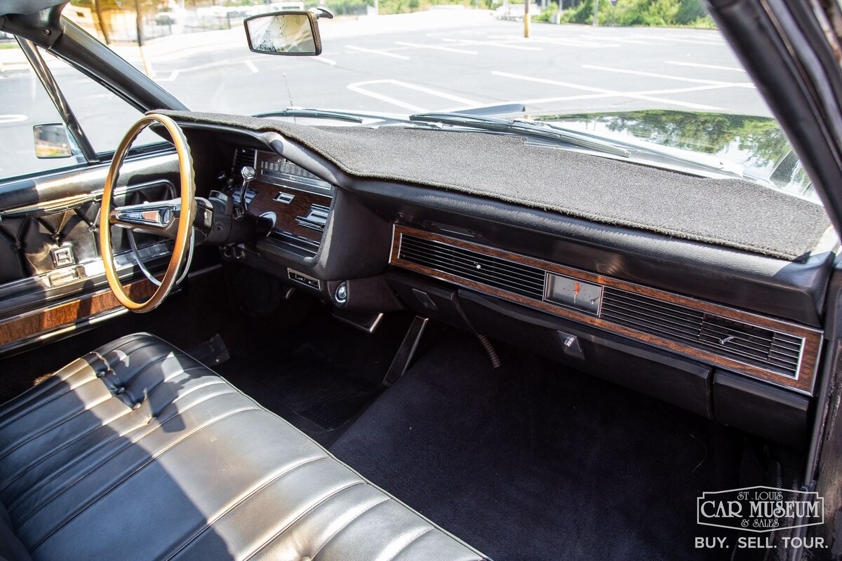 Lincoln-Continental-1969-Limousine-36