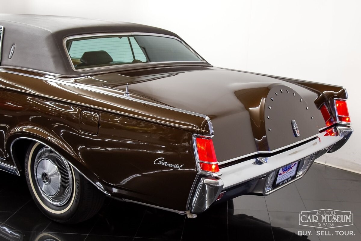 Lincoln-Continental-1971-Coupe-37