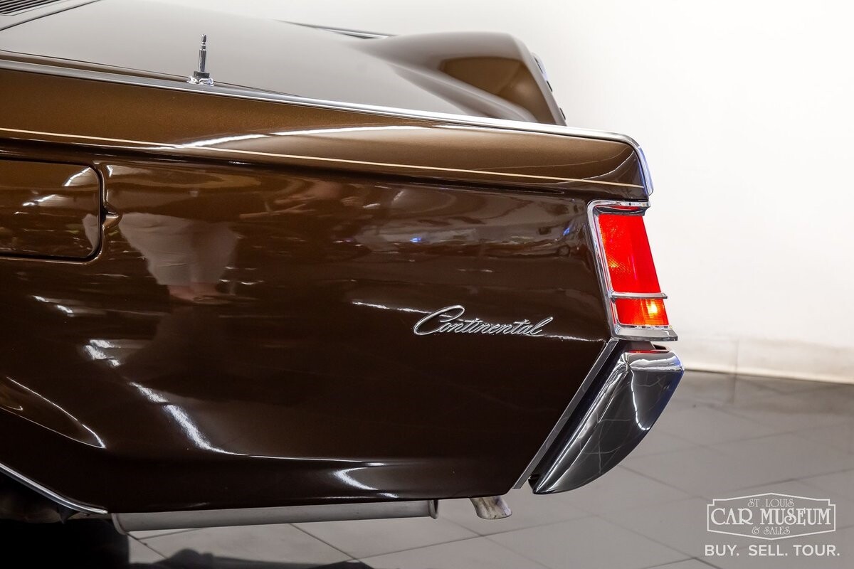 Lincoln-Continental-1971-Coupe-39