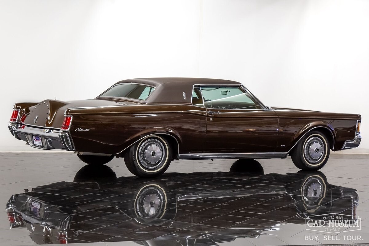 Lincoln-Continental-1971-Coupe-9