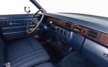 Lincoln-Continental-1973-Sedan-1