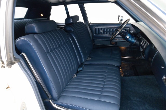 Lincoln-Continental-1973-Sedan-3