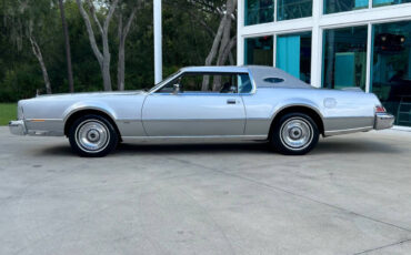 Lincoln-Continental-1975-Convertible-10