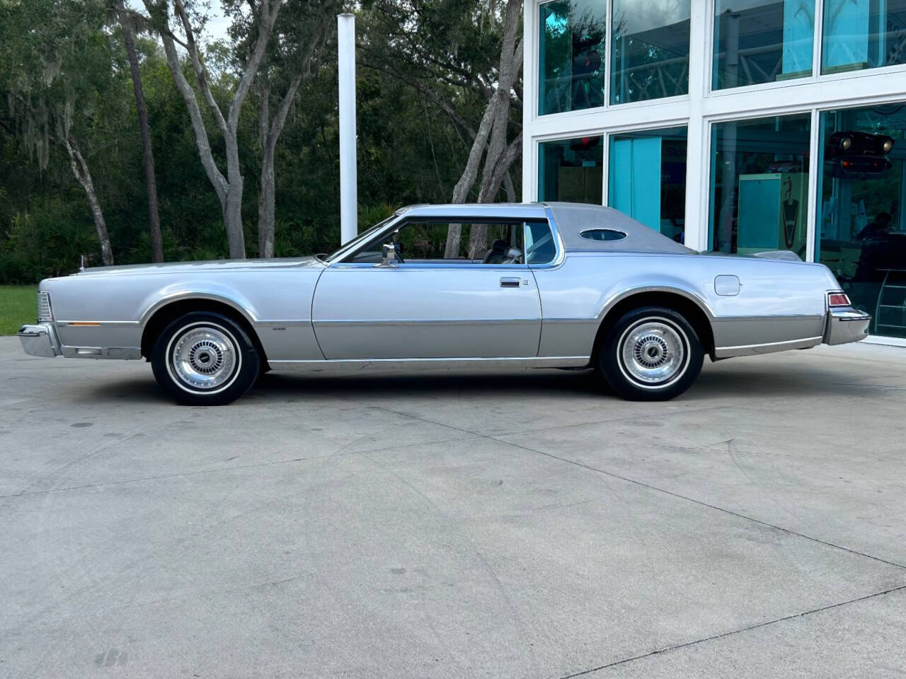 Lincoln-Continental-1975-Convertible-10