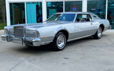 Lincoln-Continental-1975-Convertible-11