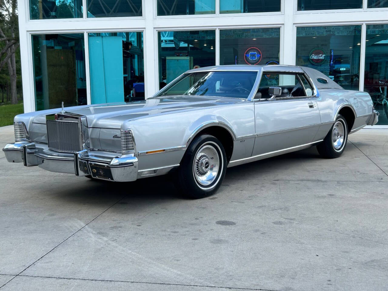 Lincoln-Continental-1975-Convertible-11