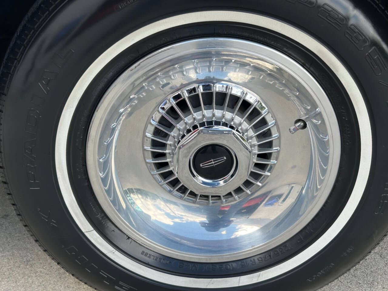 Lincoln-Continental-1975-Convertible-12