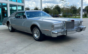 Lincoln-Continental-1975-Convertible-2