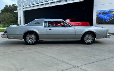 Lincoln-Continental-1975-Convertible-3