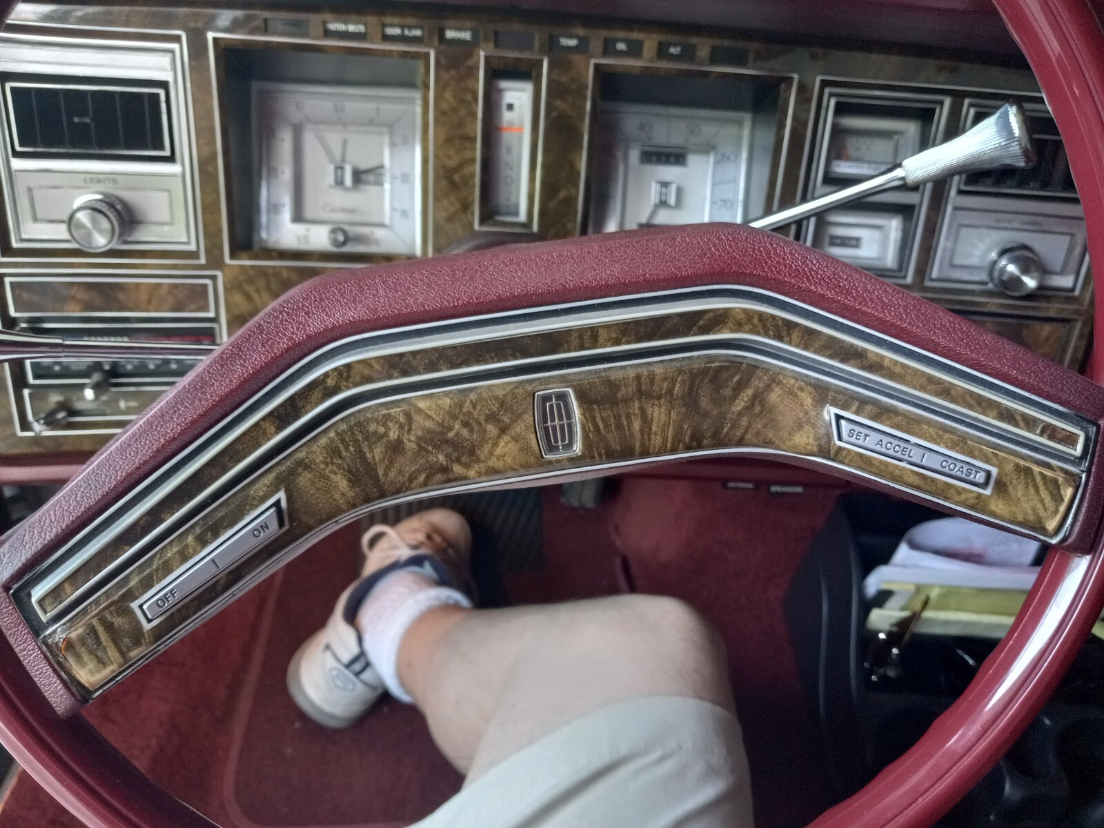 Lincoln-Continental-1977-Coupe-14