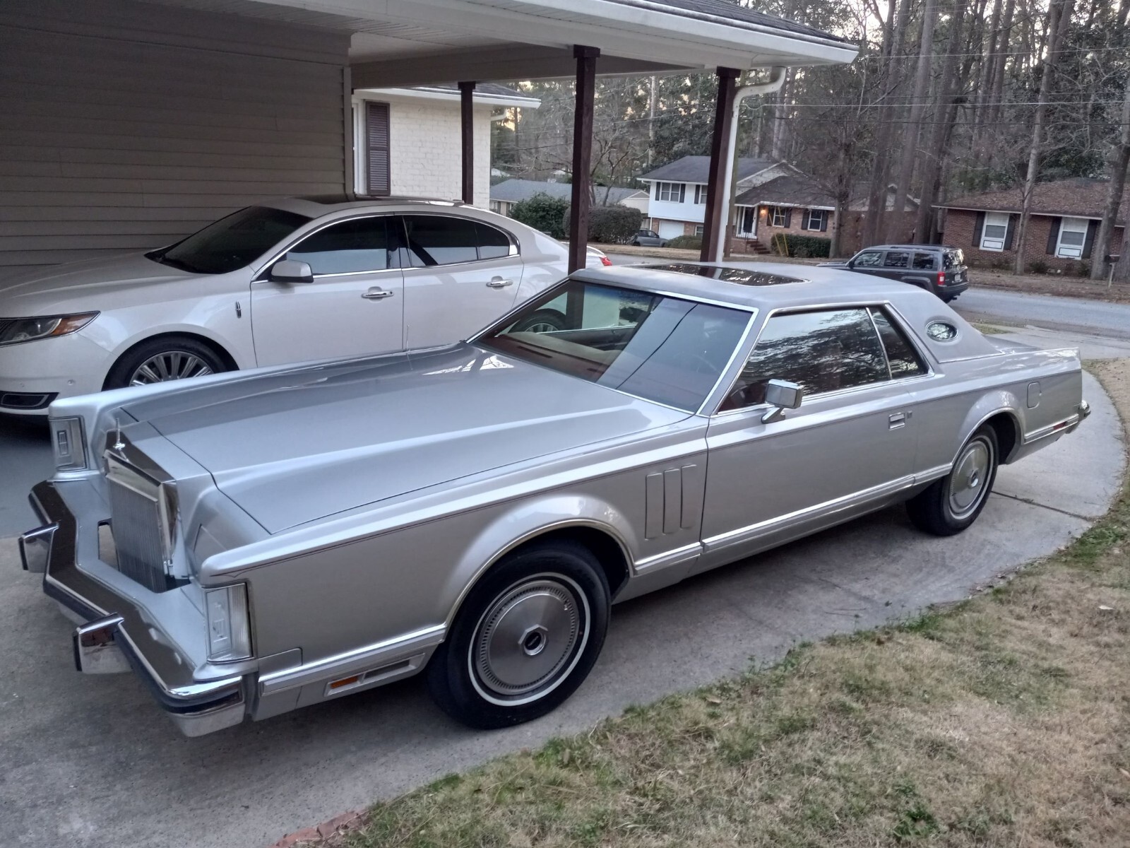 Lincoln-Continental-1977-Coupe-21