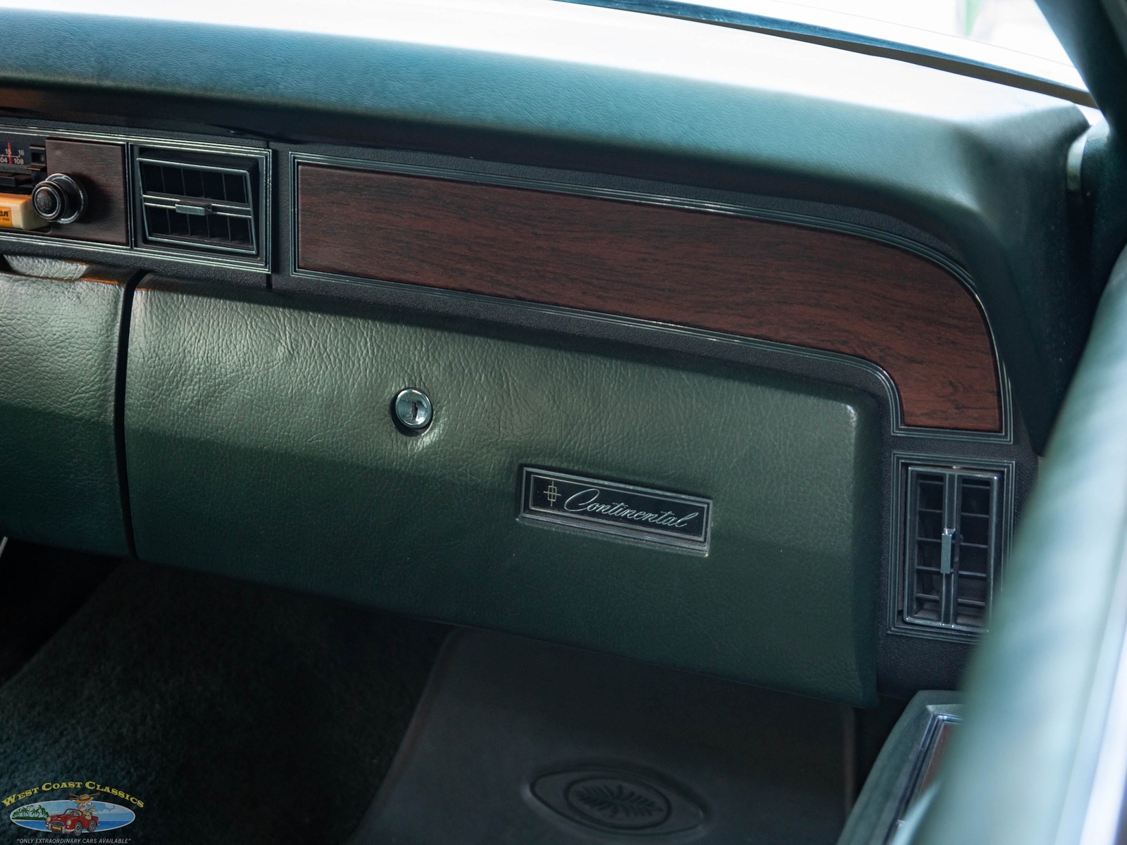 Lincoln-Continental-460-1973-4-Door-Sedan-39