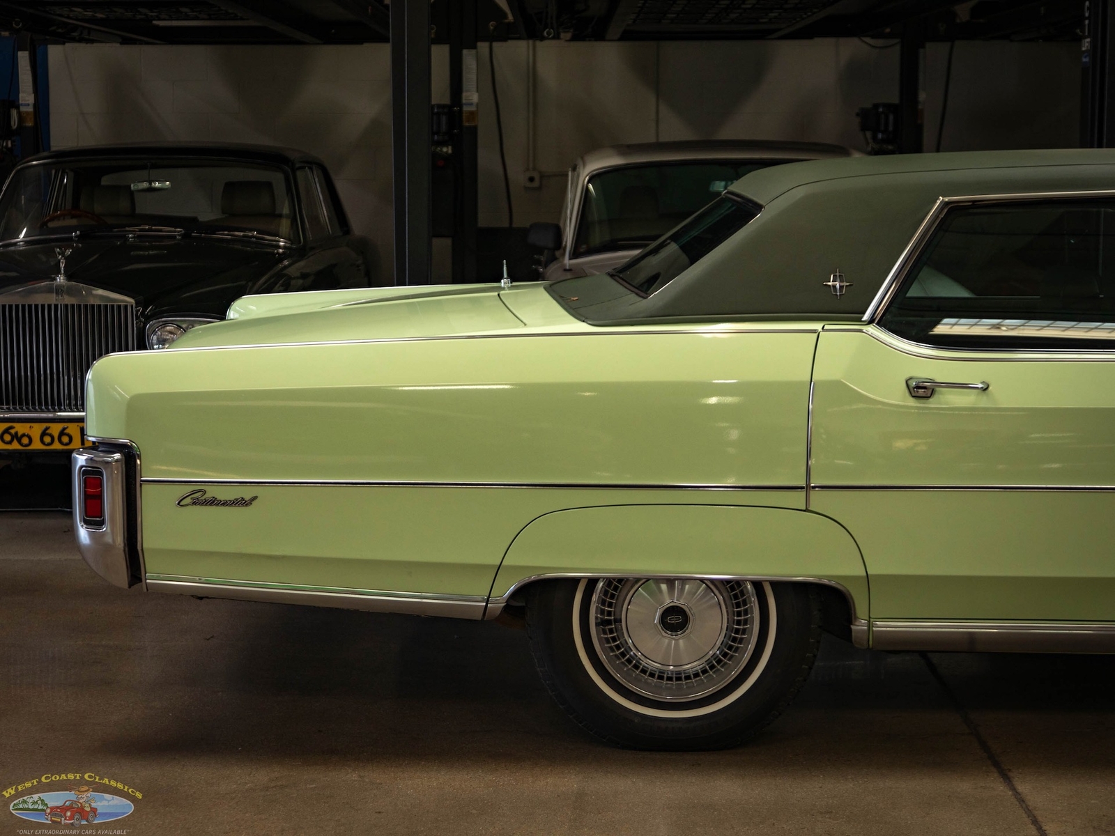 Lincoln-Continental-460-1973-4-Door-Sedan-4