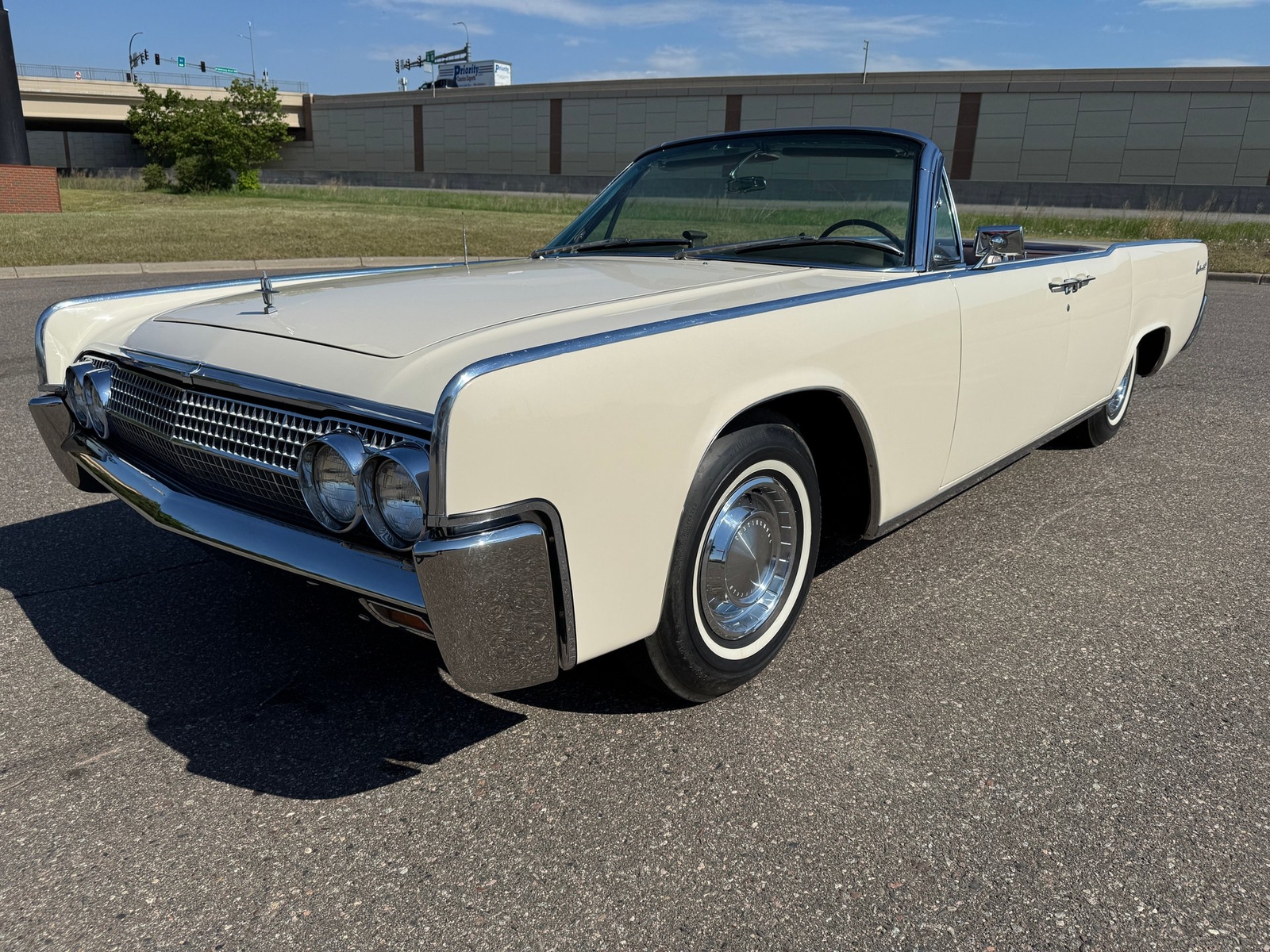 Lincoln-Continental-Convertible-1963-Convertible-7