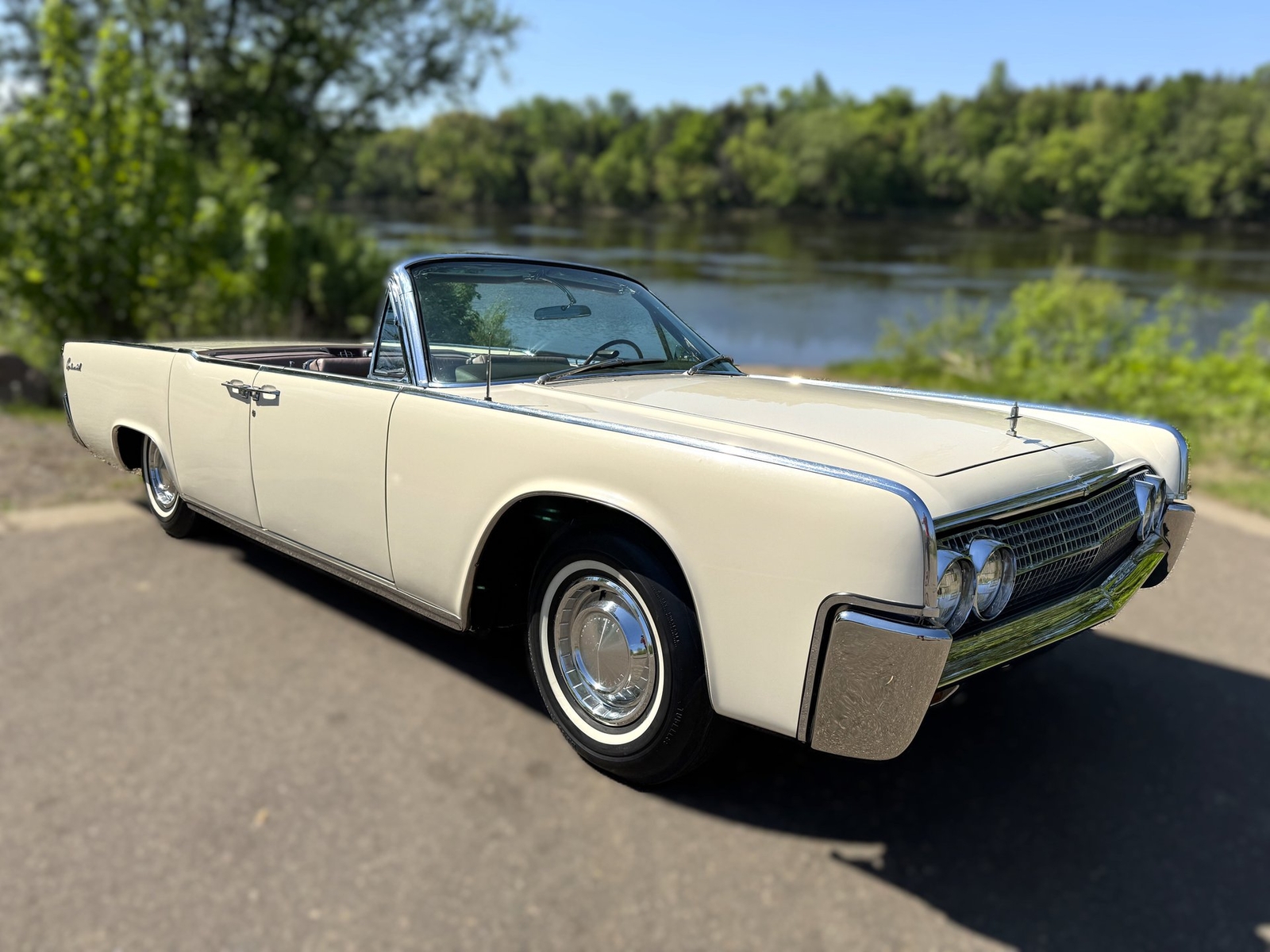 Lincoln-Continental-Convertible-1963-Convertible