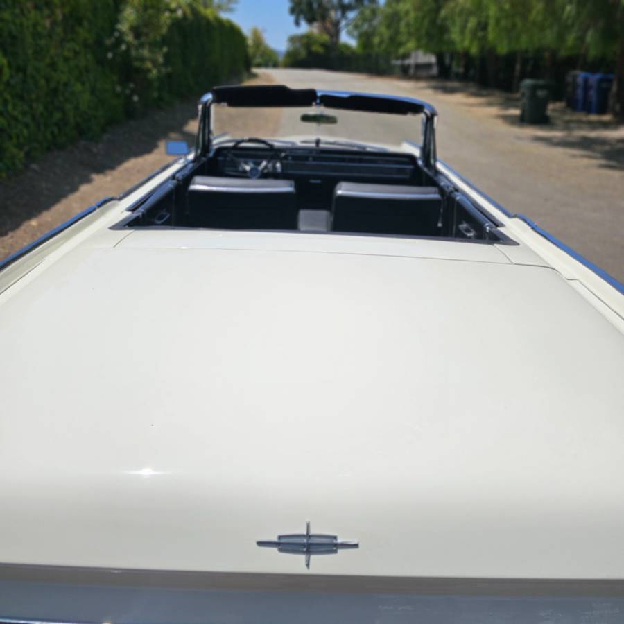 Lincoln-Continental-convertible-1965-white-10