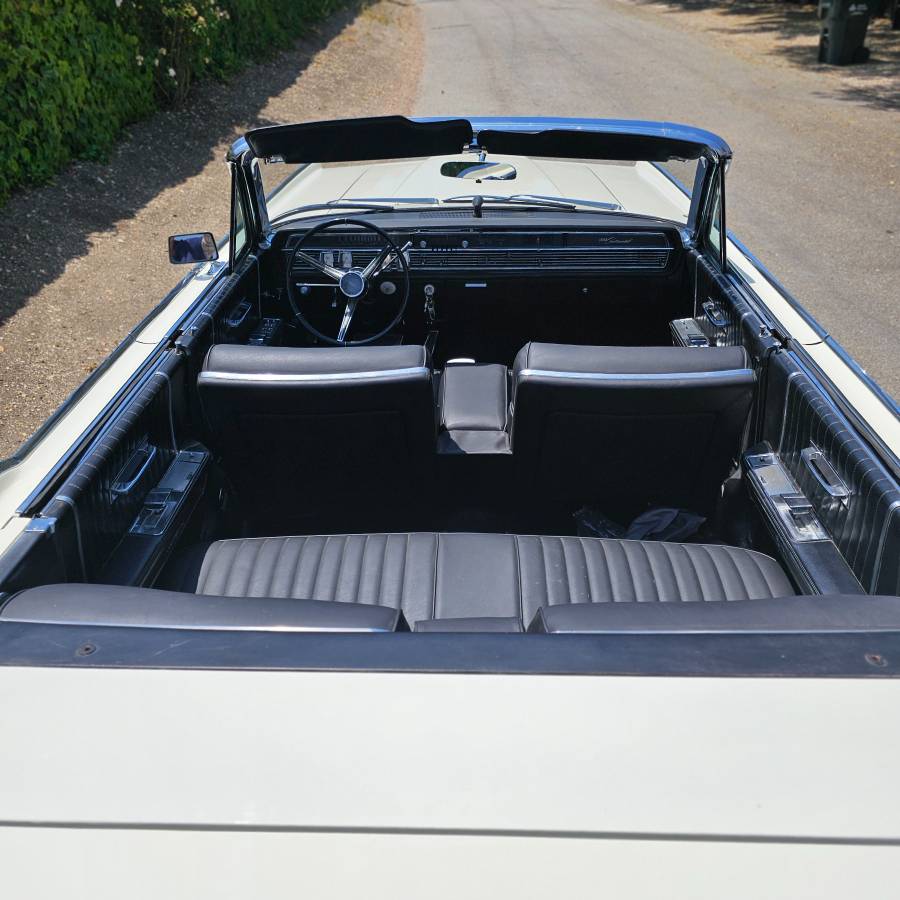 Lincoln-Continental-convertible-1965-white-11