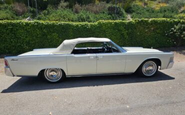 Lincoln-Continental-convertible-1965-white-12