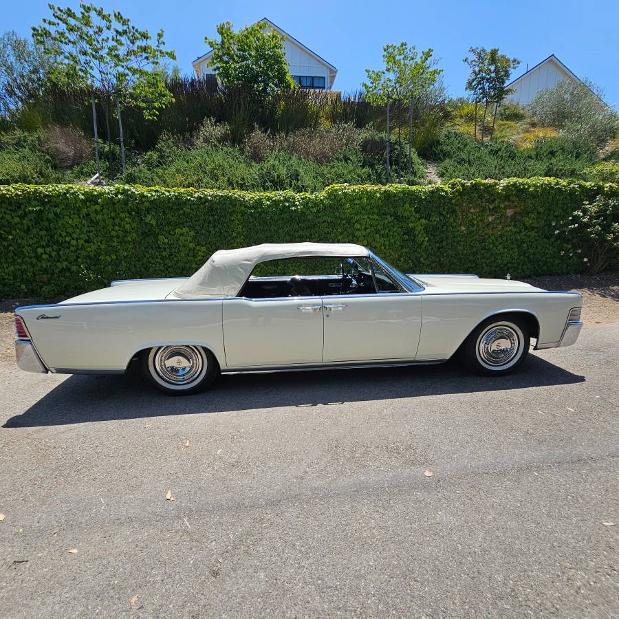 Lincoln-Continental-convertible-1965-white-12