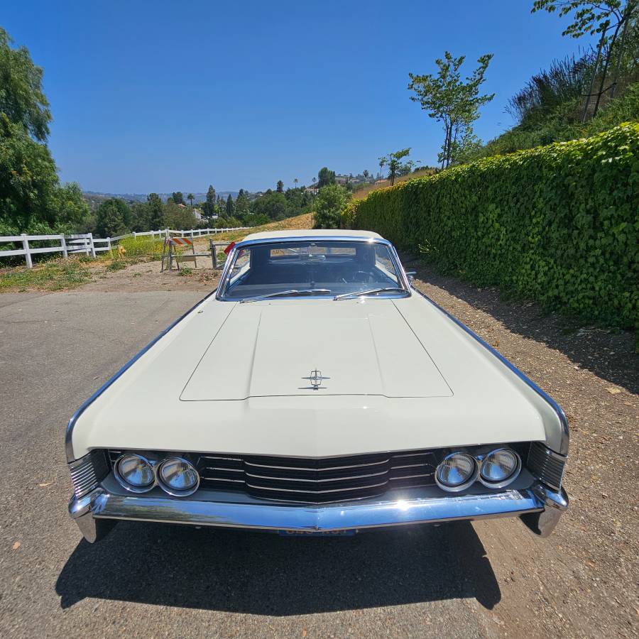 Lincoln-Continental-convertible-1965-white-14