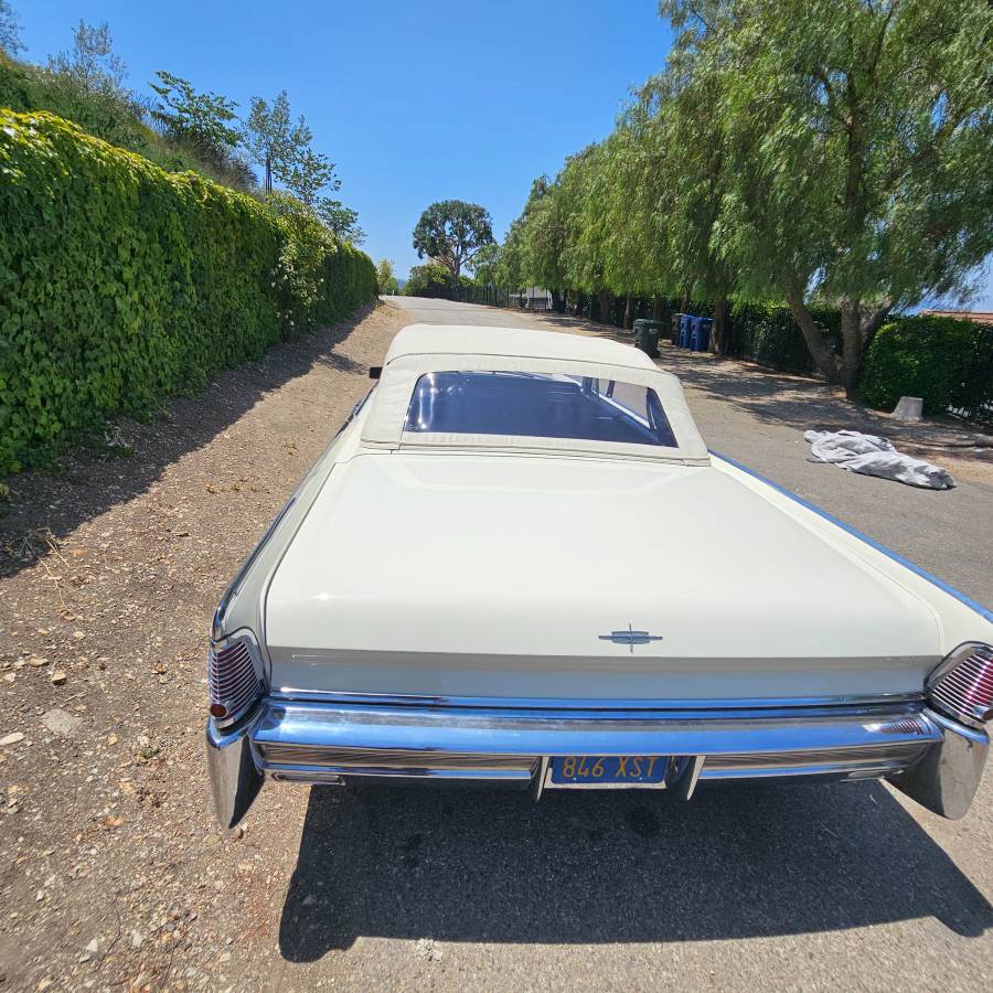 Lincoln-Continental-convertible-1965-white-15