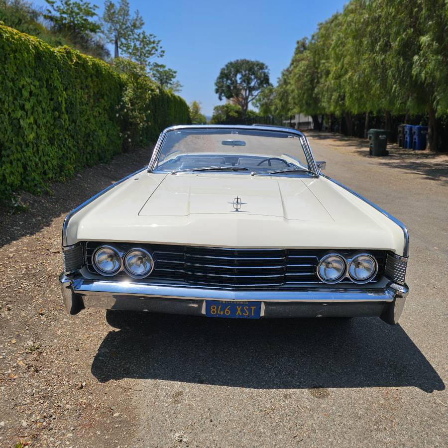 Lincoln-Continental-convertible-1965-white-3