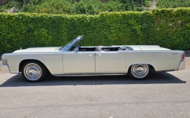 Lincoln-Continental-convertible-1965-white