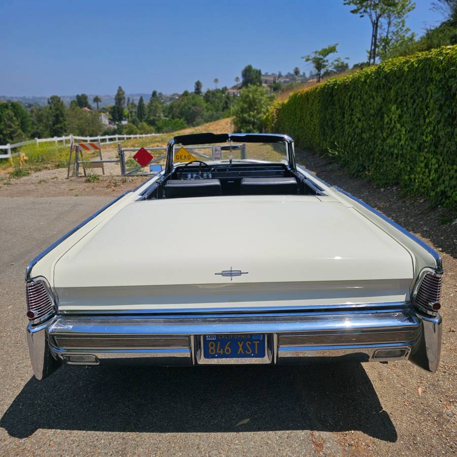Lincoln-Continental-convertible-1965-white-4